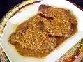 Bife com molho de amendoim