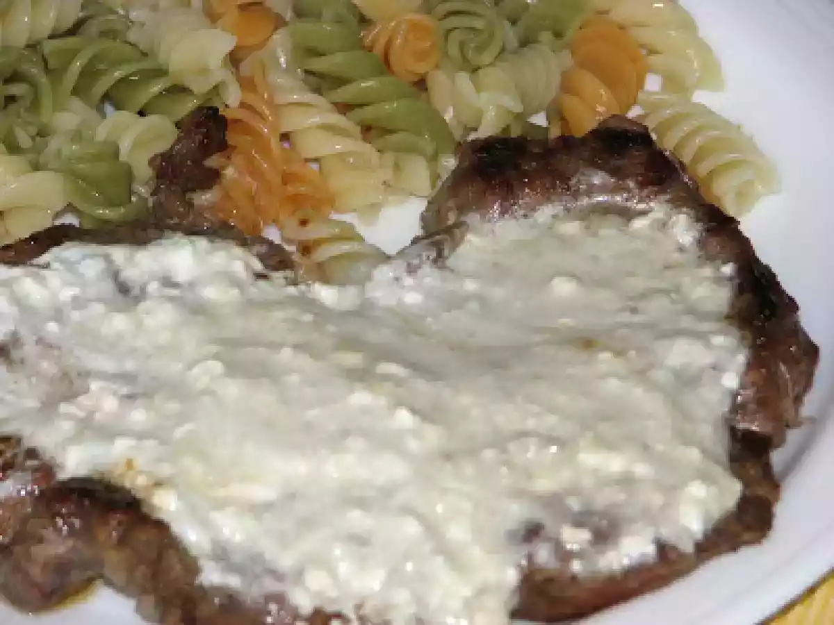 Bife com molho roquefort - foto 2