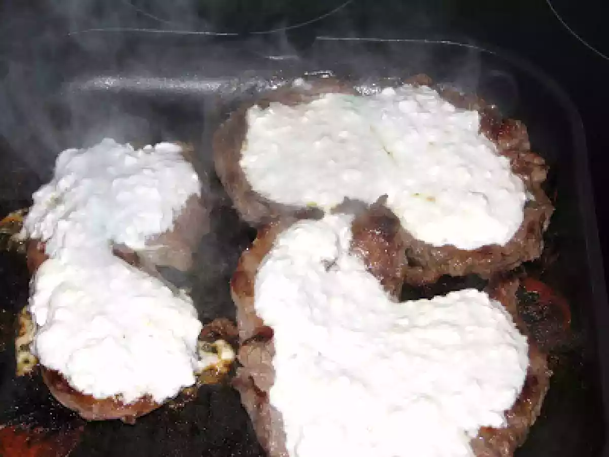 Bife com molho roquefort - foto 3
