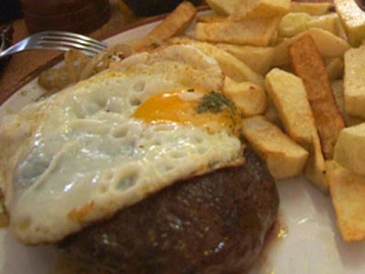 Bife com Ovo a Cavalo (Sem Mosquito na Garupa!)