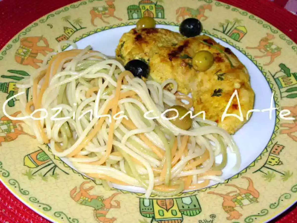 Bife de frango em açafrão aromatizado com coentros