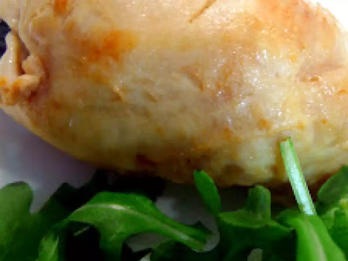 Bife de Frango enrolado com queijo e espinafres