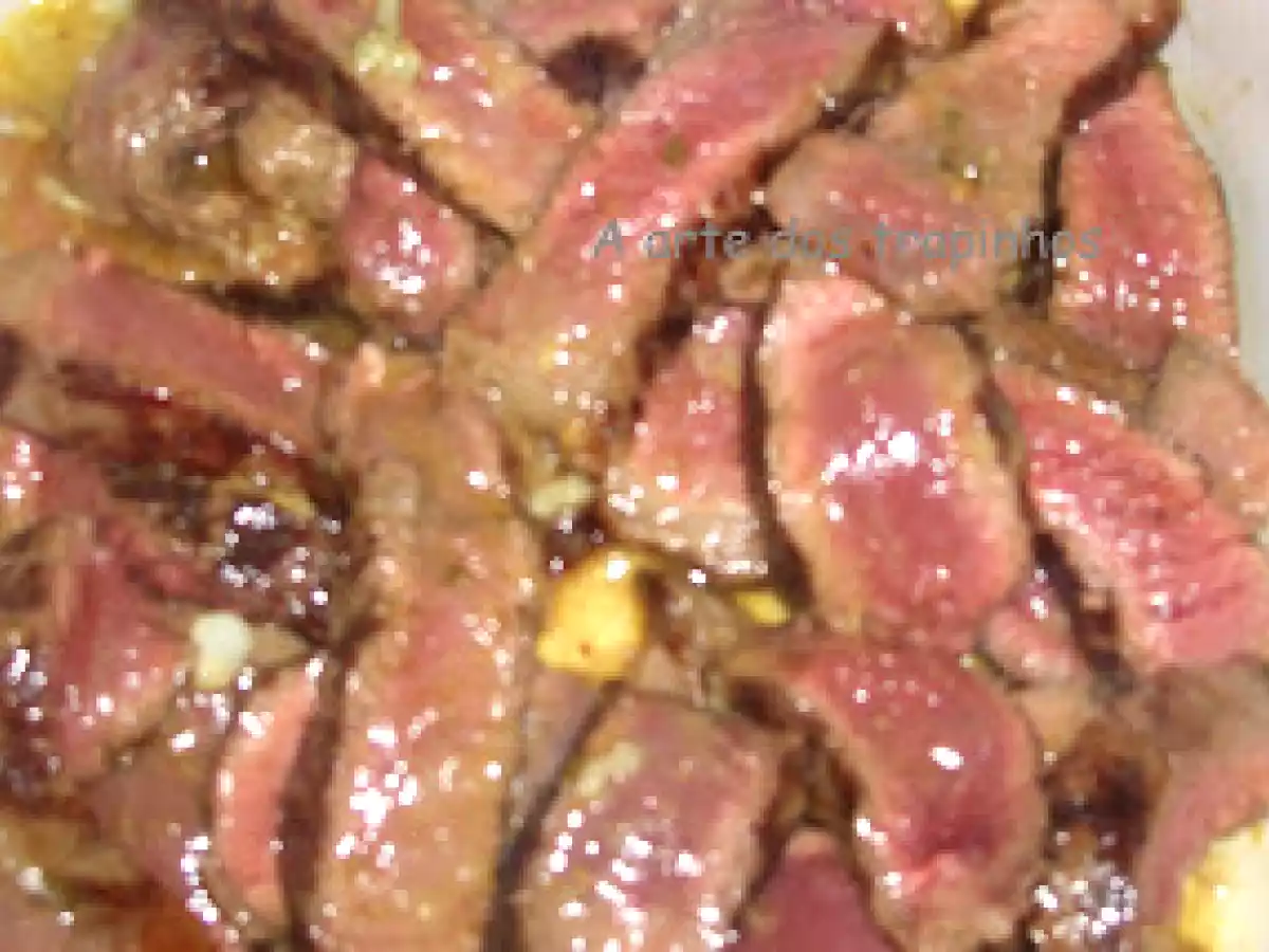 BIFE FATIADO COM LIMÃO E TOMILHO