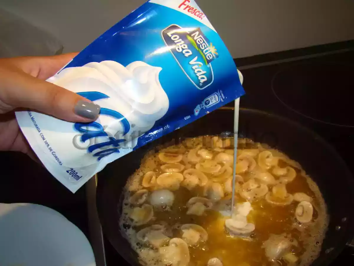 Bifes com Cogumelos e Natas Frescas - foto 4