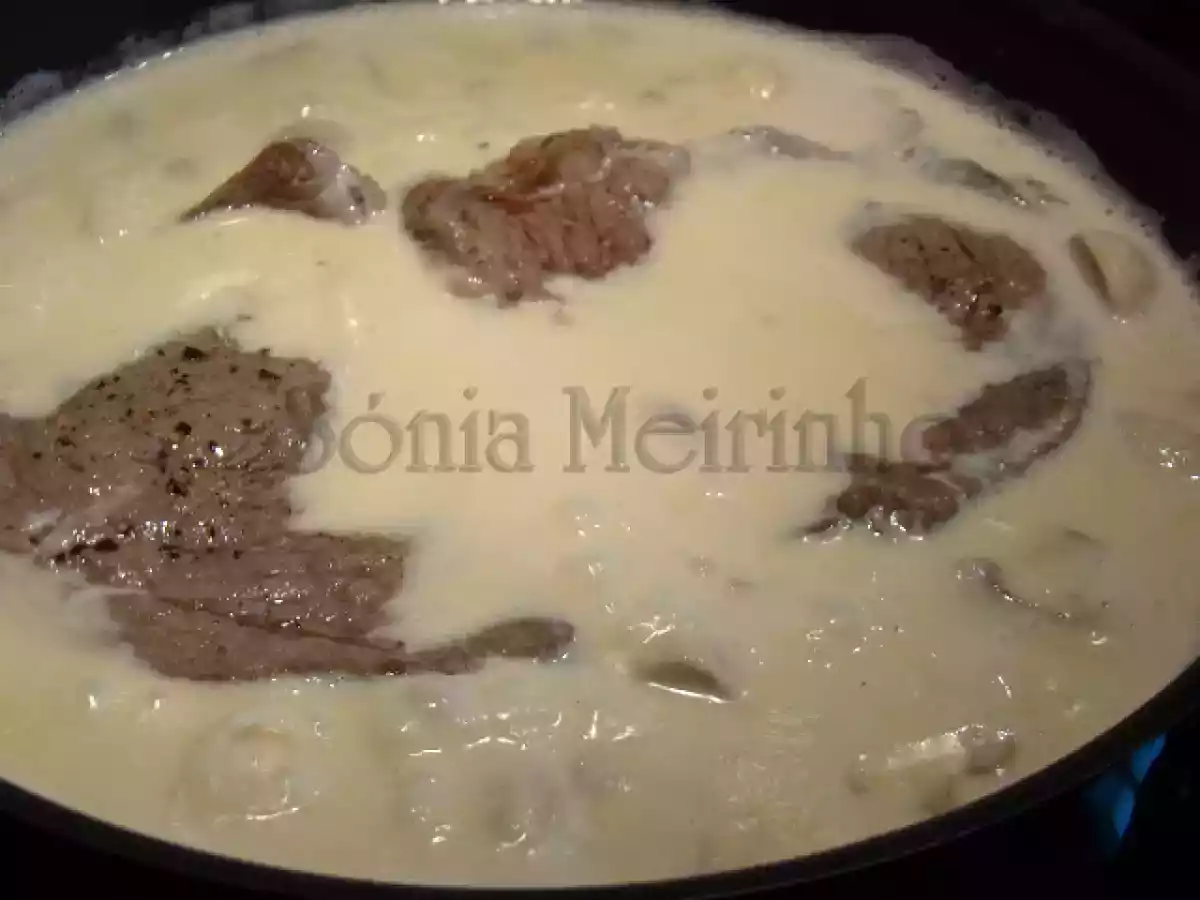 Bifes com Cogumelos e Natas Frescas - foto 5