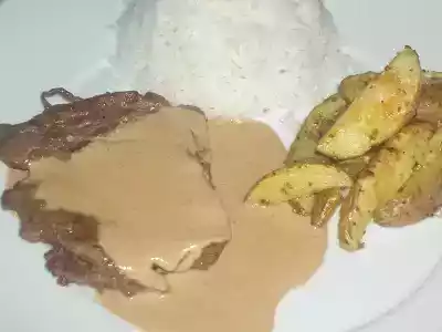 Bifes com molho de café