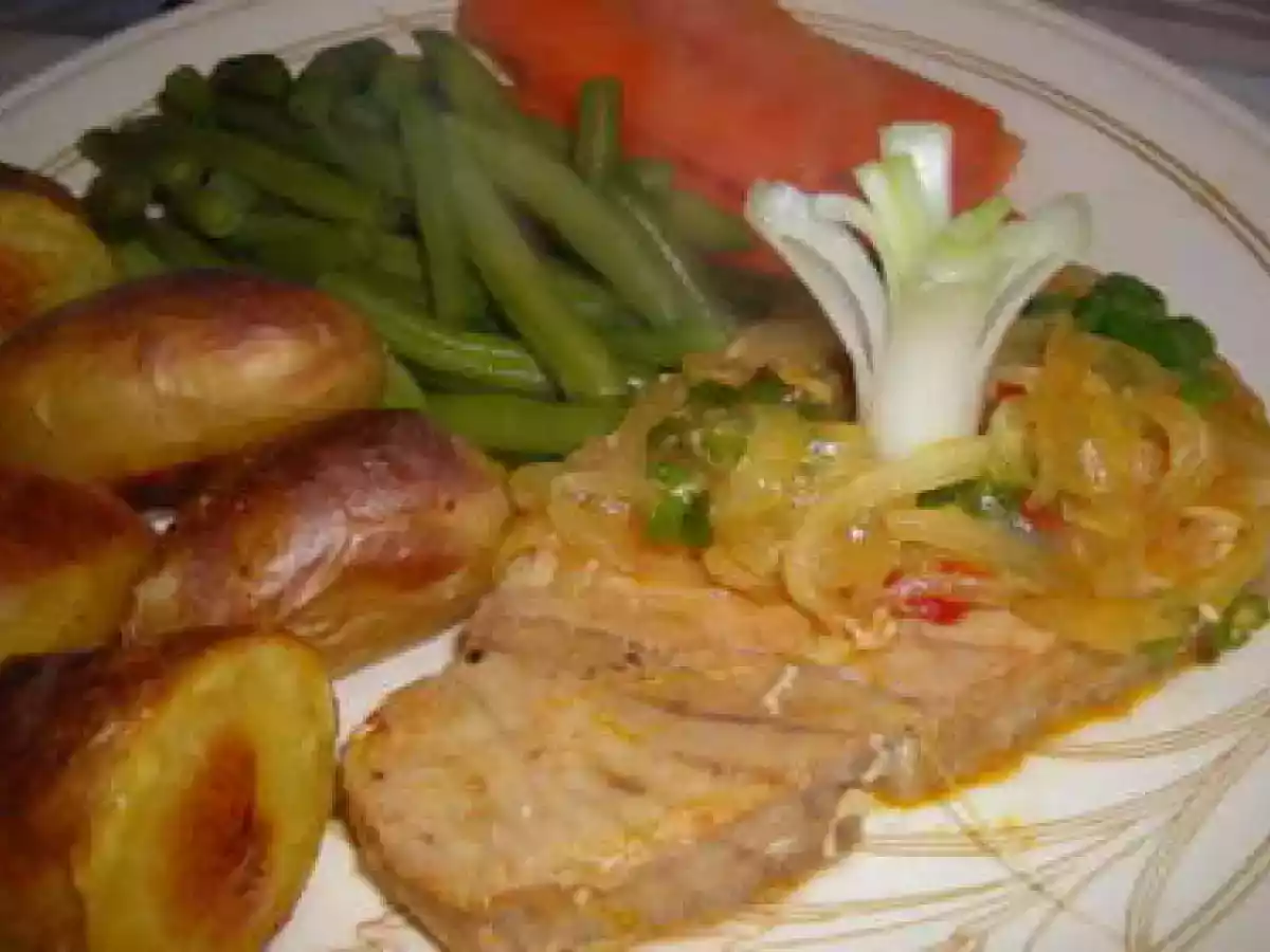 Bifes de Atum de Cebolada e Batatas Novas no forno - foto 3