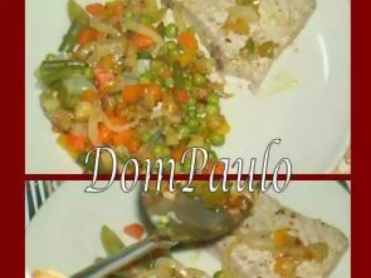 Bifes de atum fritos em azeite e cebolada