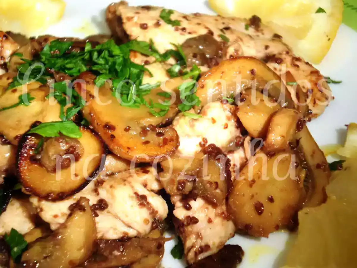 Bifes de frango com cogumelos e mostarda de 4 frutos vermelhos
