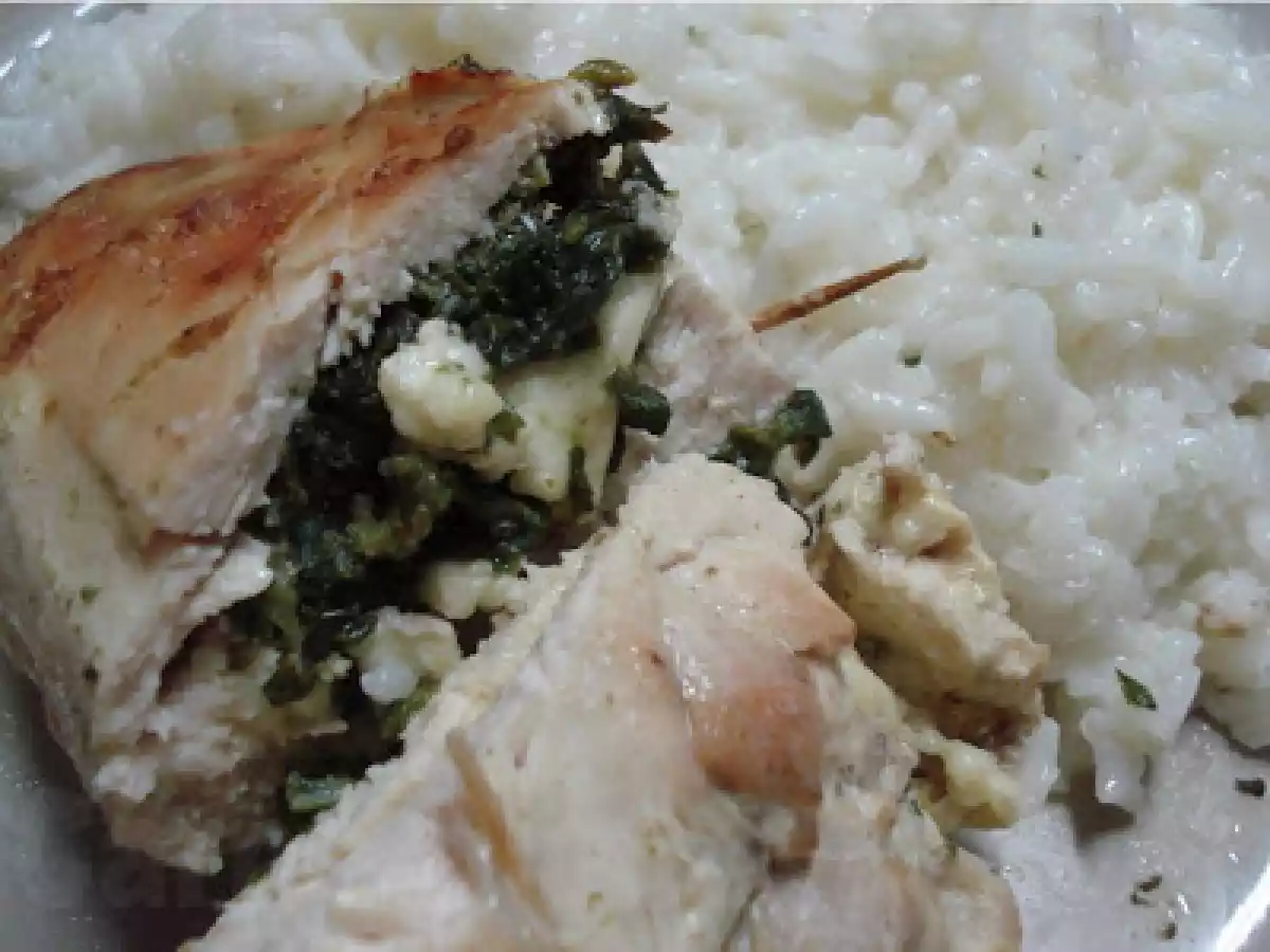 Bifes de frango com espinafres e queijo brie