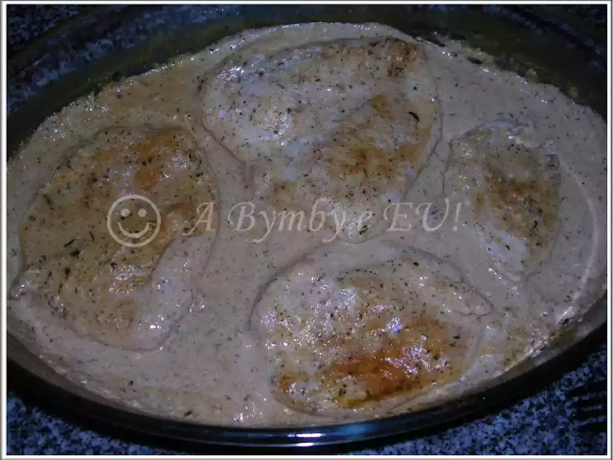 Bifes de Frango com Molho de Natas e Ervas Aromaticas