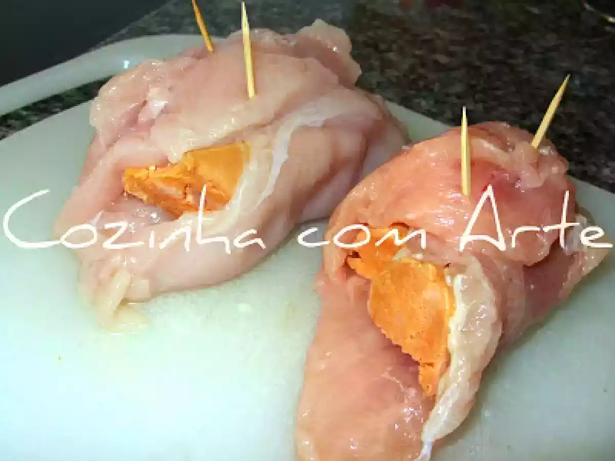 Bifes de frango recheados com farinheira - foto 3