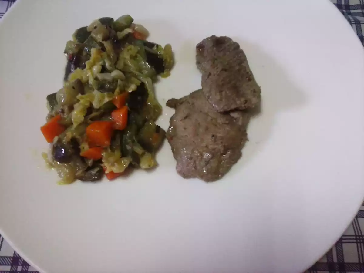 Bifes de Javali com legumes salteados