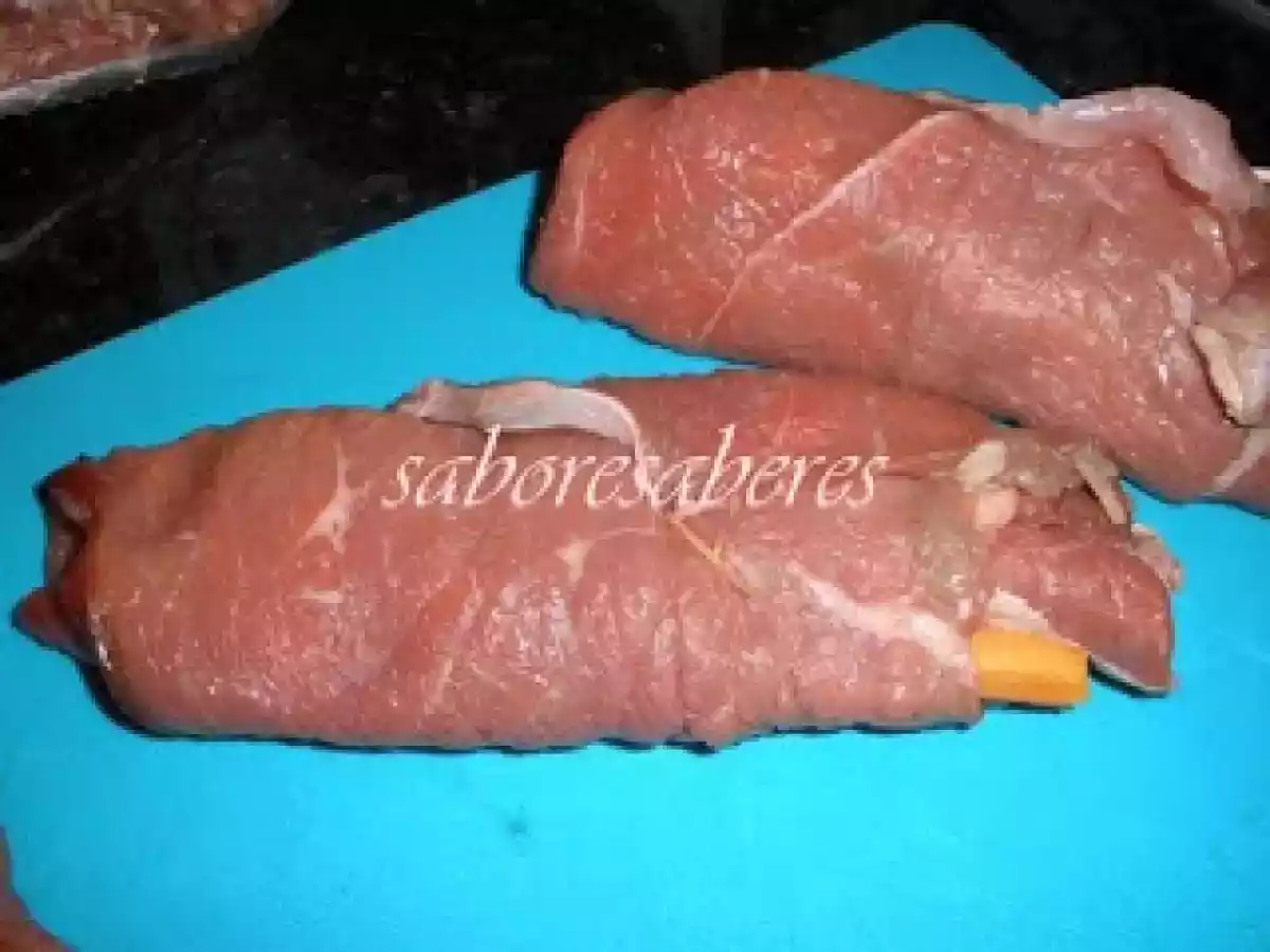 Bifes de Novilho enrolados com Cenoura e Chouriço com Puré - foto 2
