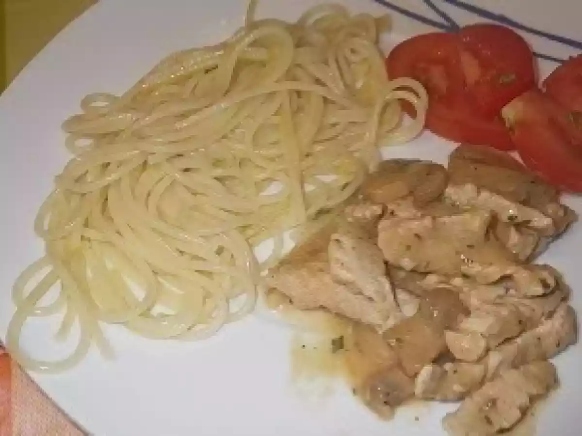 Bifes de peru com molho de mostarda e rabo de boi