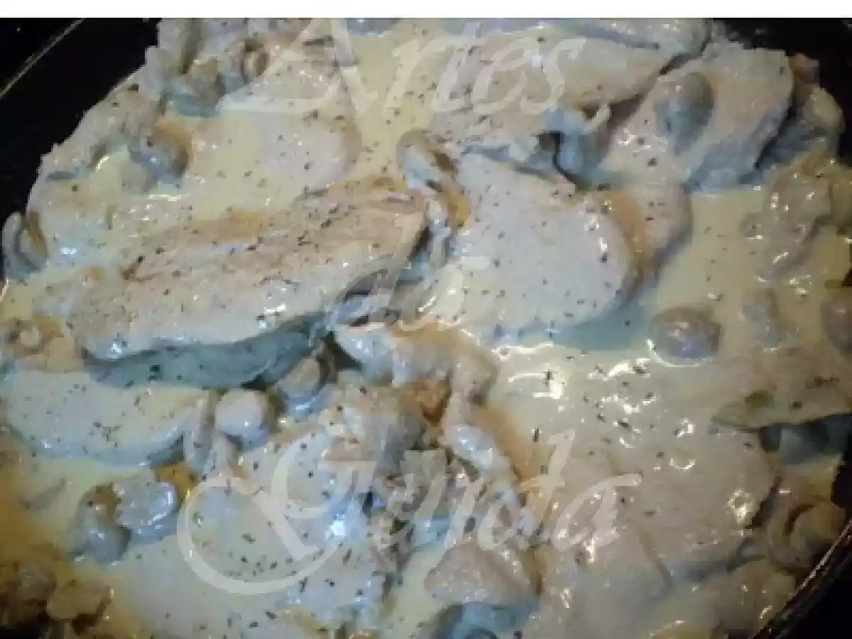 Bifes de Peru com Natas de Cogumelos Porcine e Tomilho