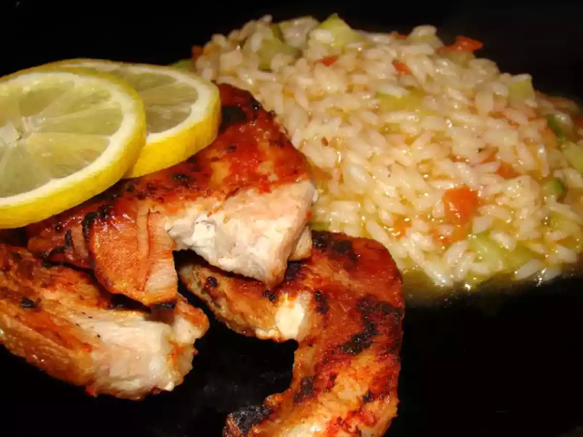 Bifes de Perú Grelhados com Vinha D'Alho / Arroz de Tomate e Courgete e Limonada