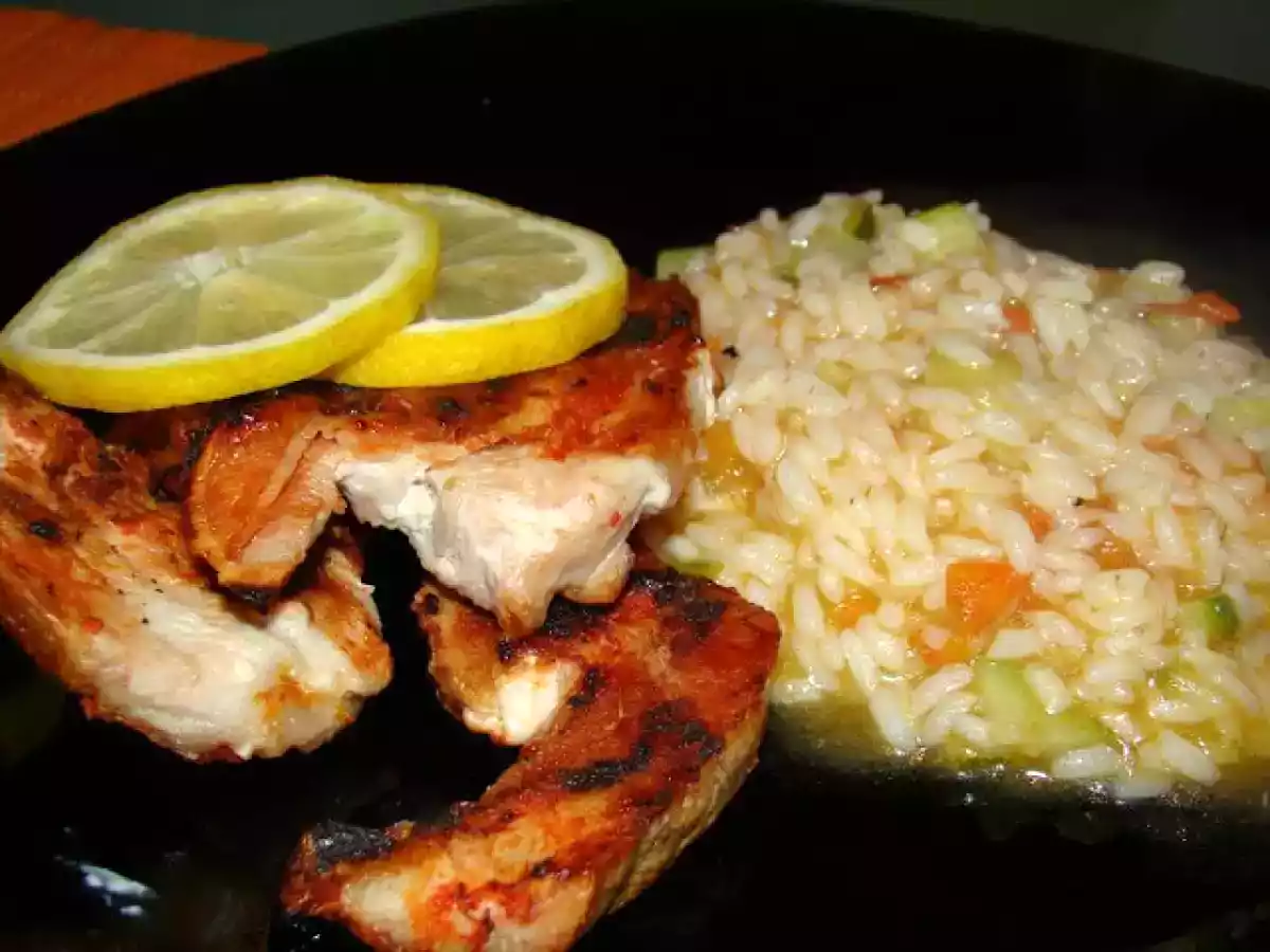 Bifes de Perú Grelhados com Vinha D'Alho / Arroz de Tomate e Courgete e Limonada - foto 4