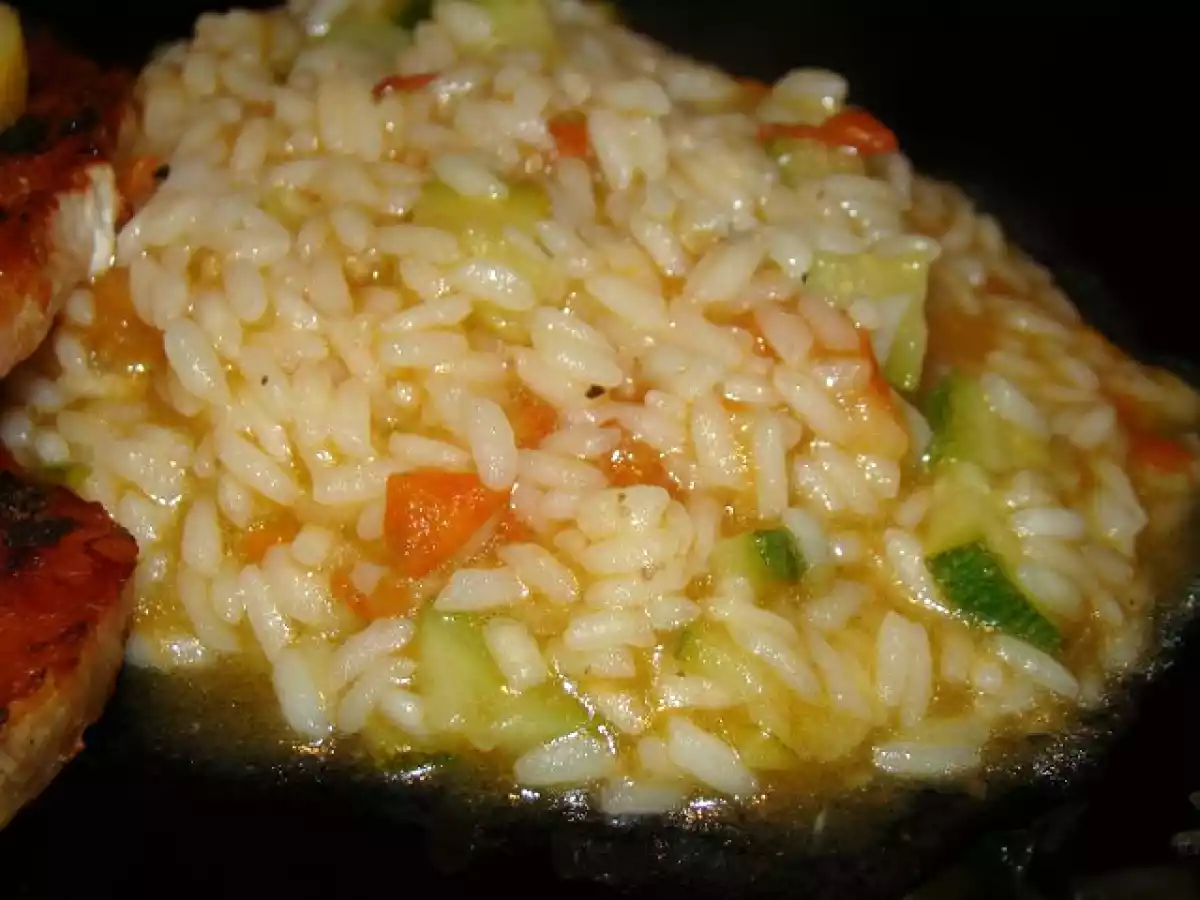 Bifes de Perú Grelhados com Vinha D'Alho / Arroz de Tomate e Courgete e Limonada - foto 5