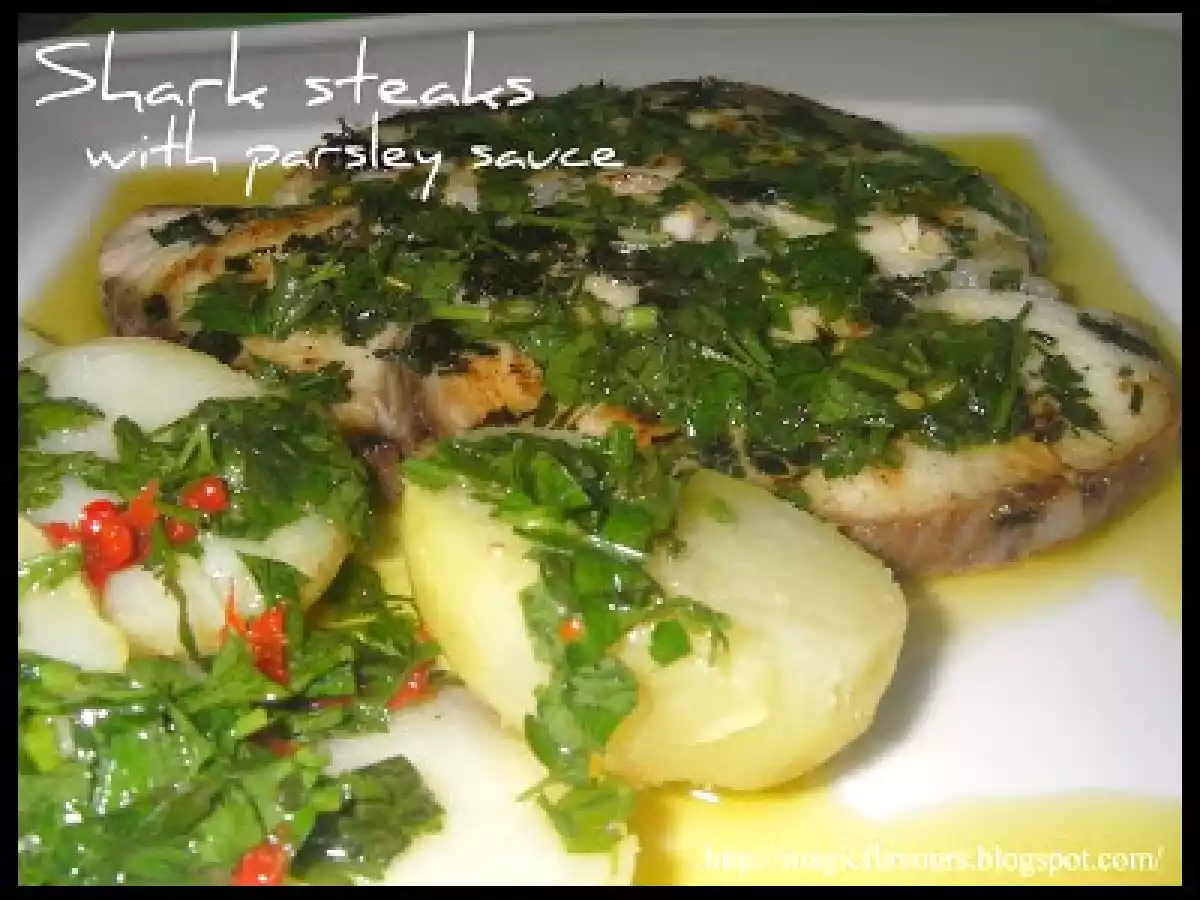 Bifes de tubarão com molho de salsa
