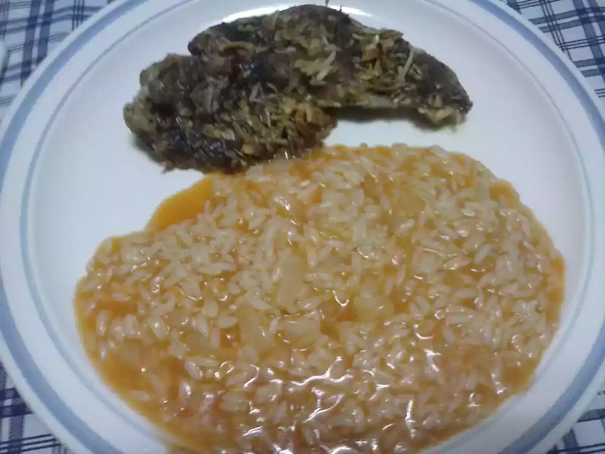 Bifes rápidos com arroz de tomate