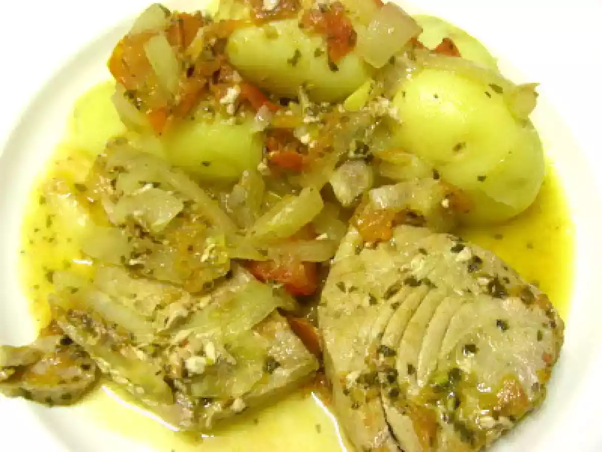 Bifinhos de atum com tomate e cebola - foto 2