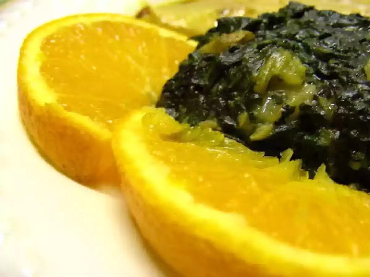 Bifinhos de frango com molho de mostarda e esparregado com sumo de laranja