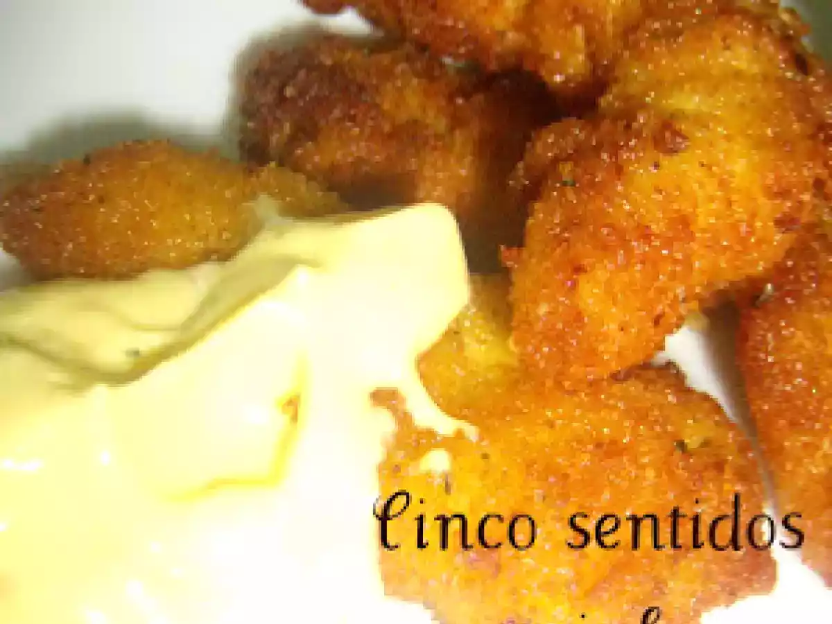 Bifinhos de frango panados com molho de alho