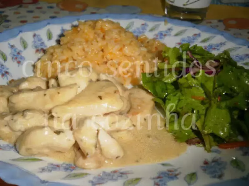 Bifinhos de frango temperados com salsa e gengibre em molho de cogumelos - foto 3