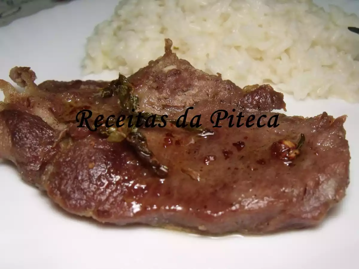 Bifinhos do cachaço fritos com alecrim - foto 2