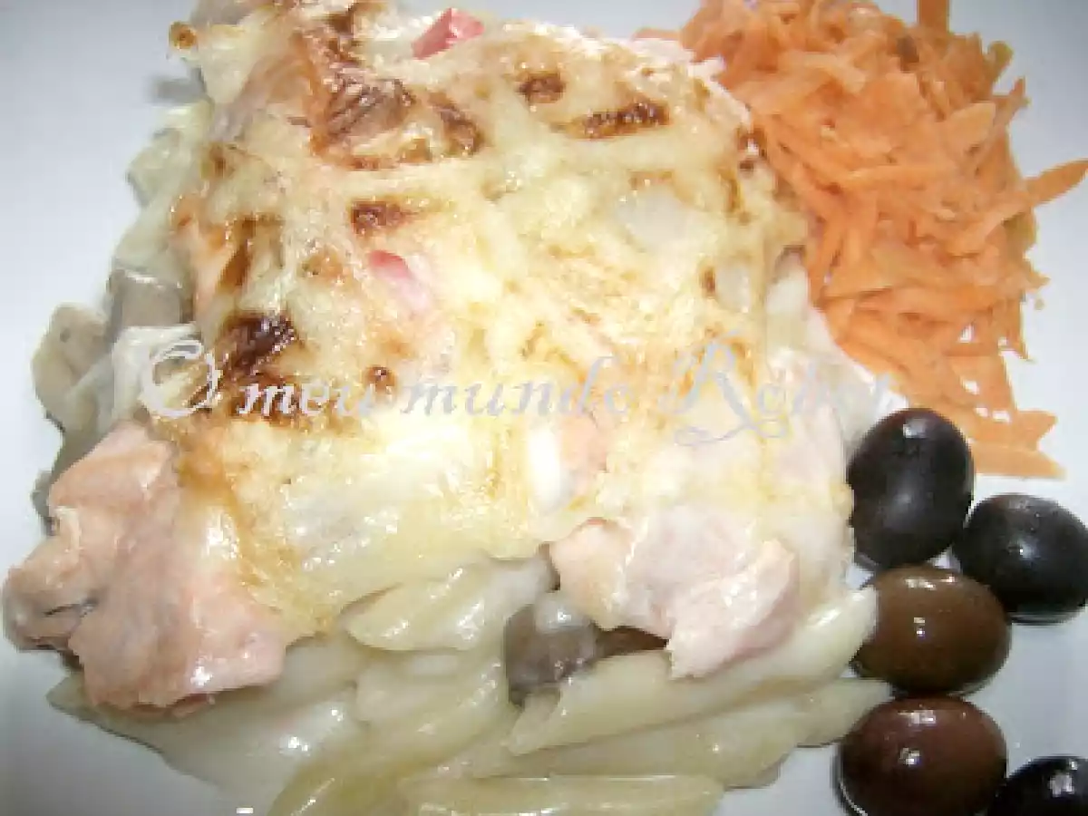 Bimby - Penne gratinada com salmão, cogumelos e delicias do mar