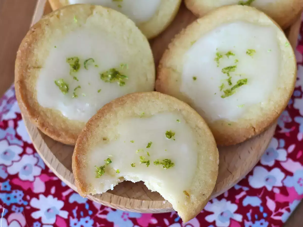 Biscoito amanteigado de limão verde com glacê