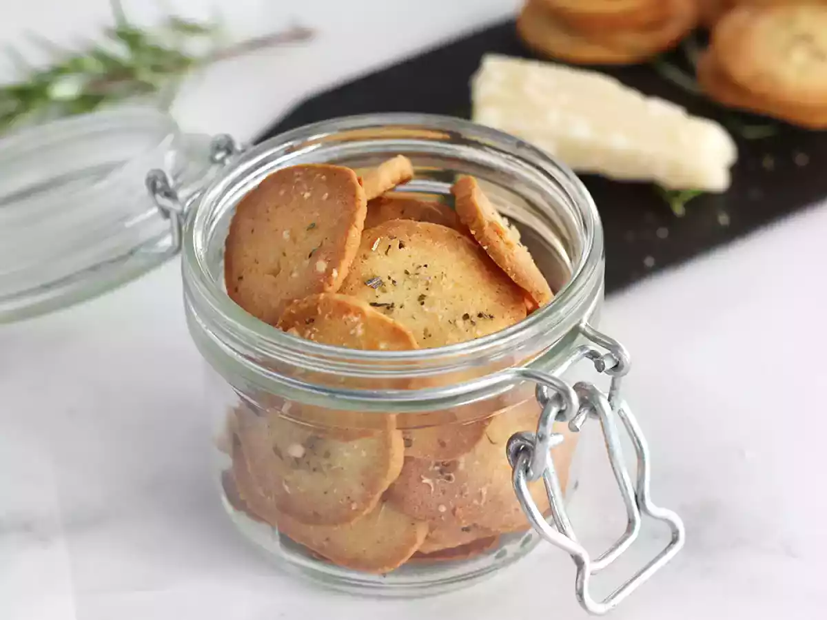 Biscoito de parmesão e ervas aromáticas - foto 3