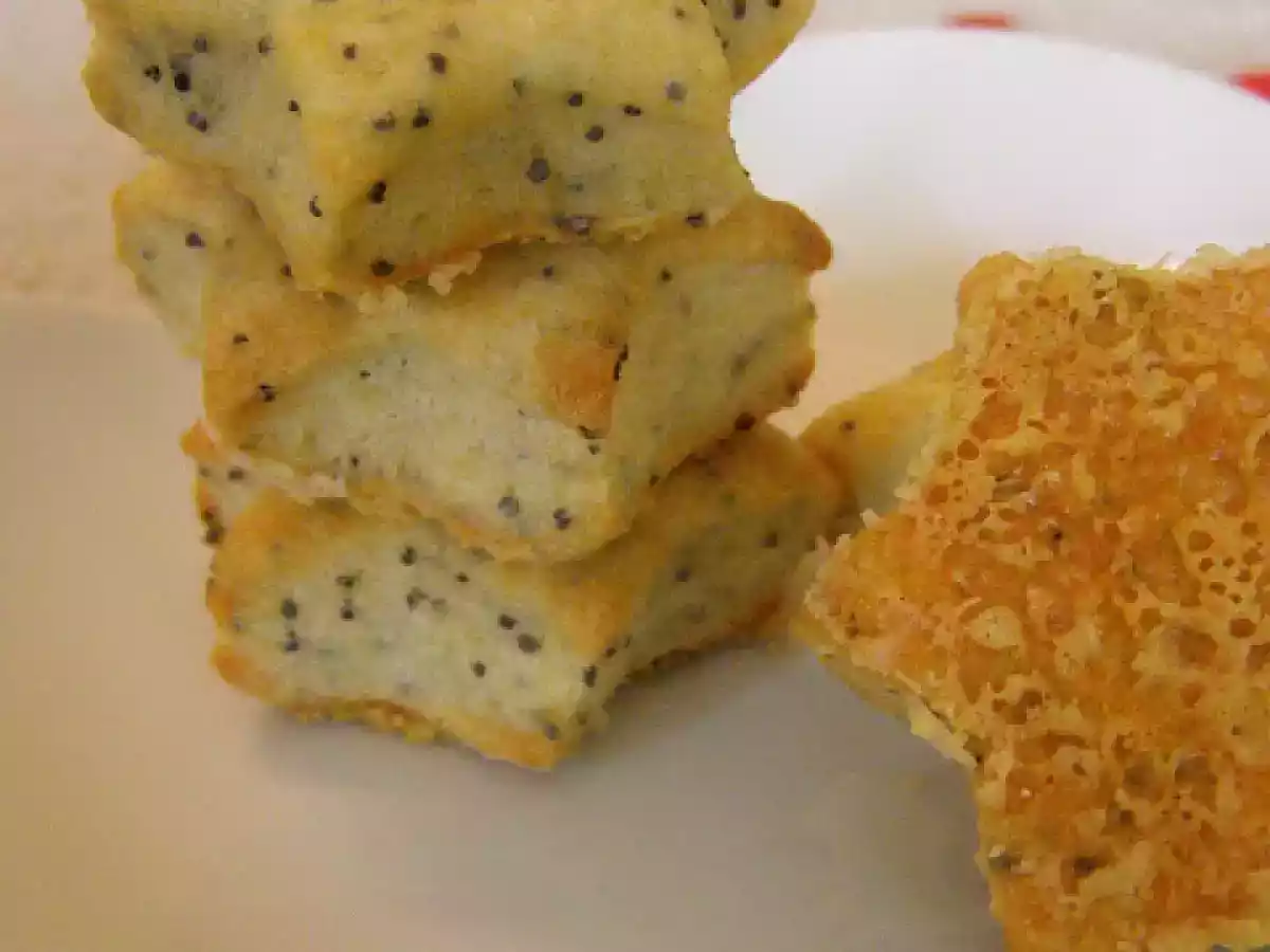 Biscoitos ao queijo parmesão e semente de papavero