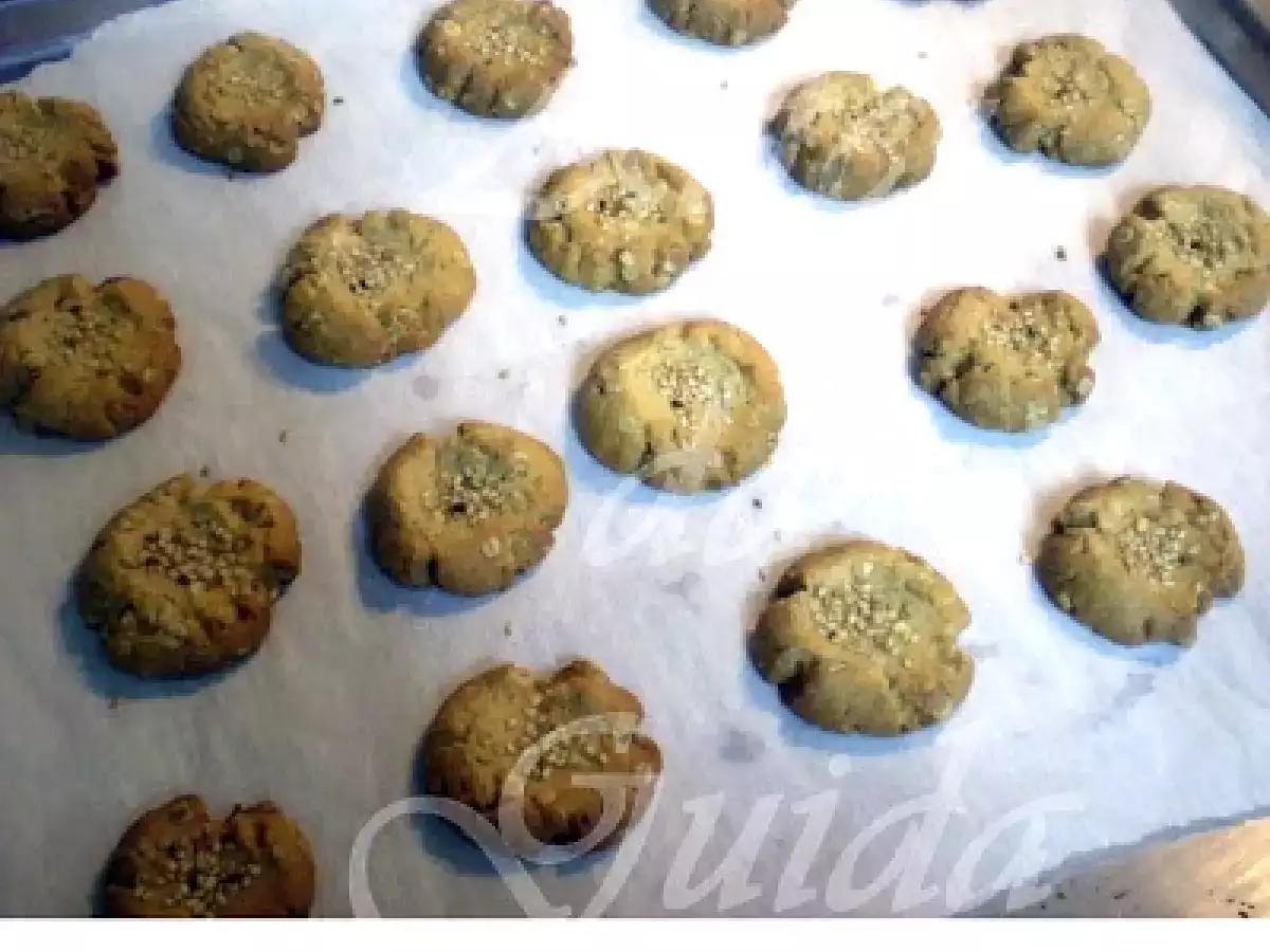 Biscoitos aromatizados com gengibre, cardamomo e sementes de sésamo