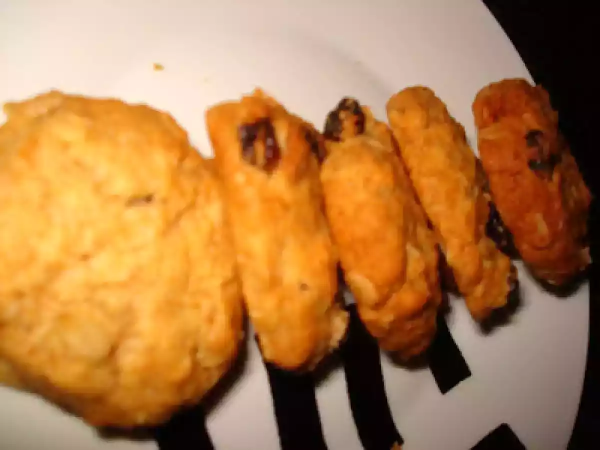 BISCOITOS DE AVEIA E PASSAS...