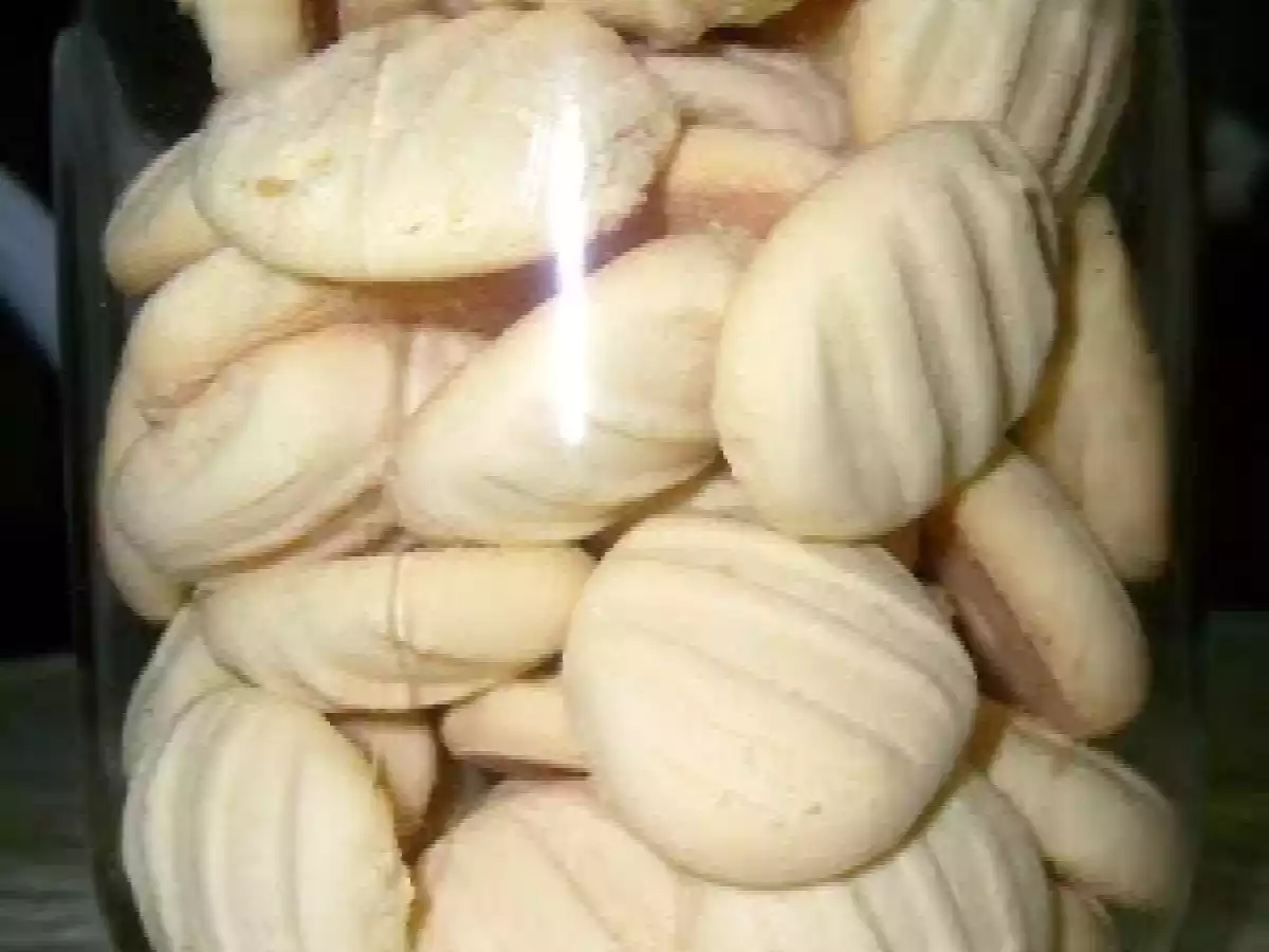 BISCOITOS DE LEITE CONDENSADO