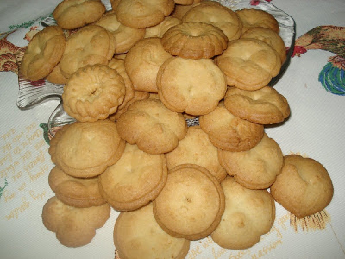 BISCOITOS DE MANTEIGA E LIMÃO...