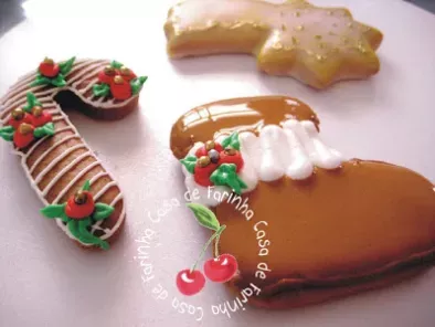 Biscoitos natalinos com glacê real - Receita Petitchef