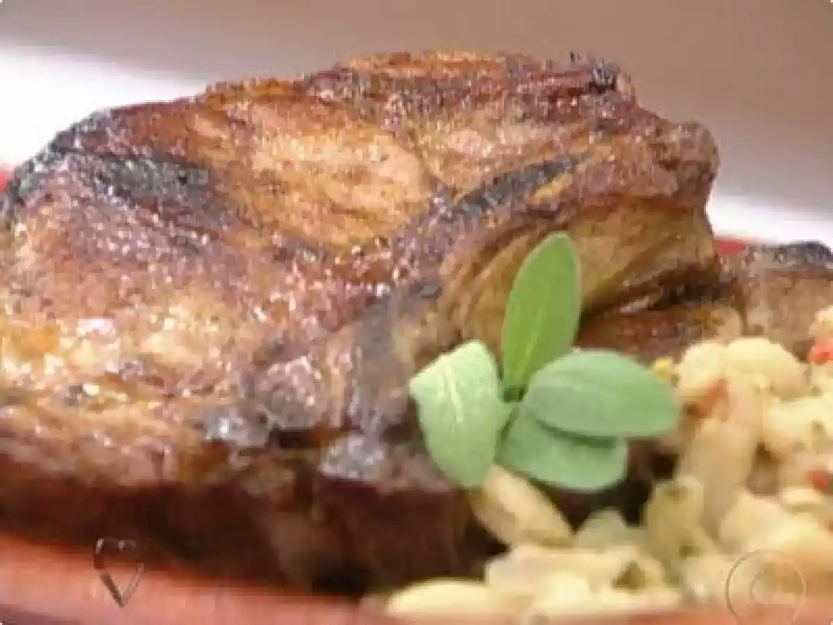 Bisteca Recheada com feijao branco cremoso