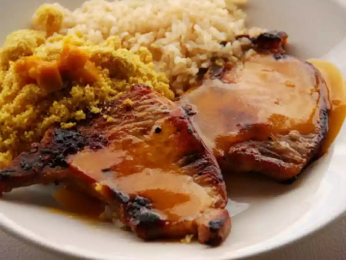 Bisteca Suína com Molho de Tangerina e Farofa de Abóbora
