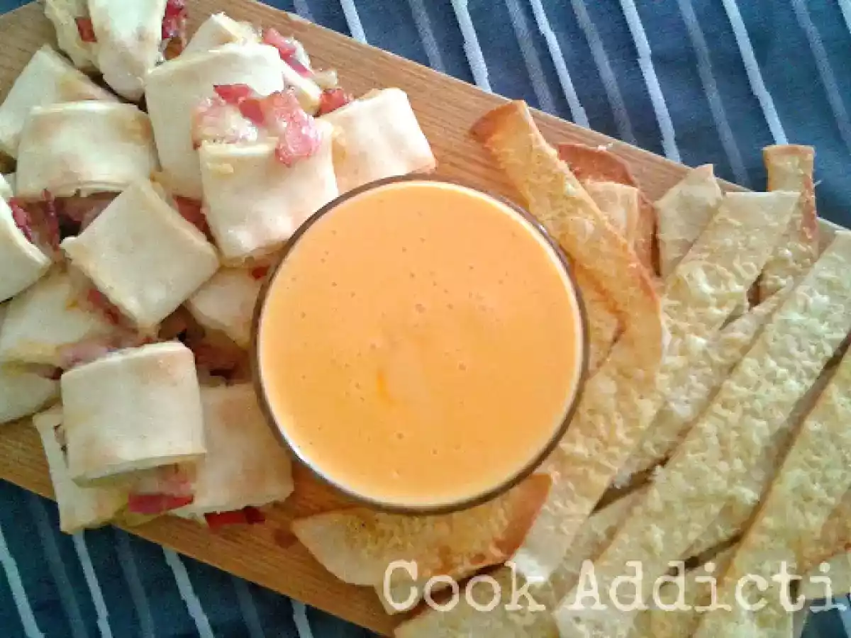 Bits de queijo e bacon & palitos de queijo e alho com molho cheedar