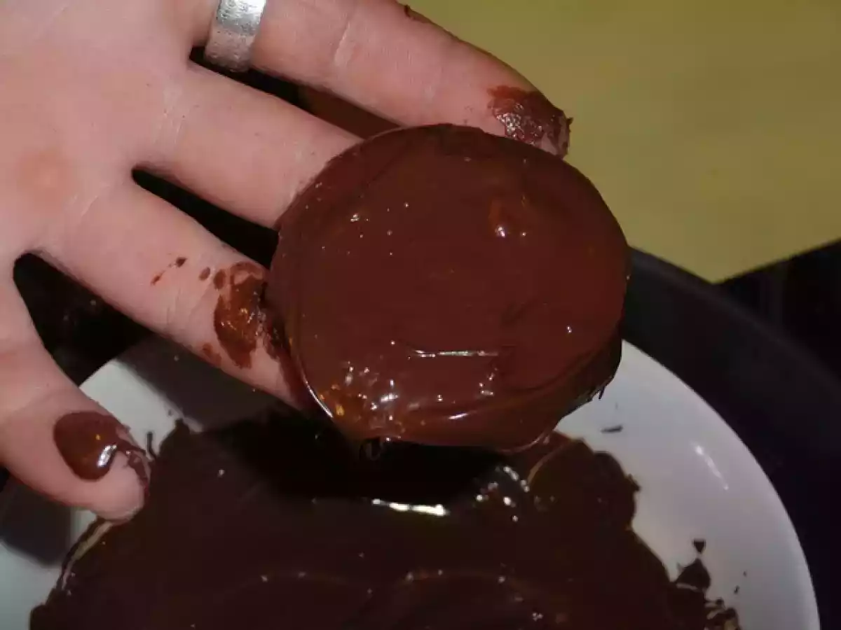 Bolachas cremosas de chocolate - foto 4