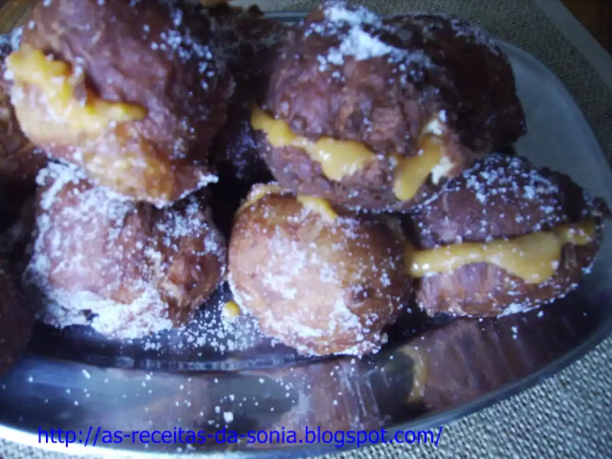 Bolas de Berlim com farinha brioche e doce de ovos