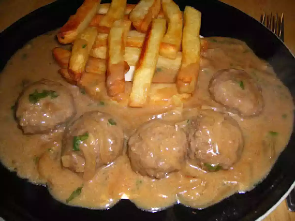 Bolas de Carne com Molho de Coentros e Batatas Fritas no Forno (melhor que as do Ikea) - foto 2