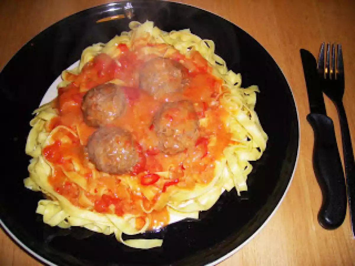 Bolas de Carne Picantes com um Molho de Tomate Picante e Macio - foto 3