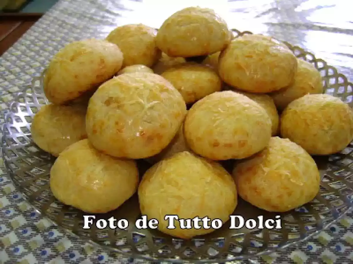 Bolinha de queijo assada e recheada com calabresa moída e mussarela - foto 2