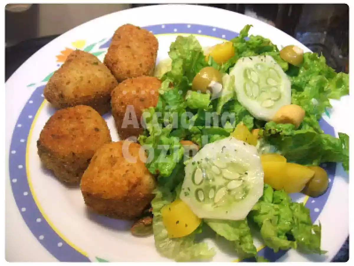 Bolinhas de arroz e frango com salada de Verão