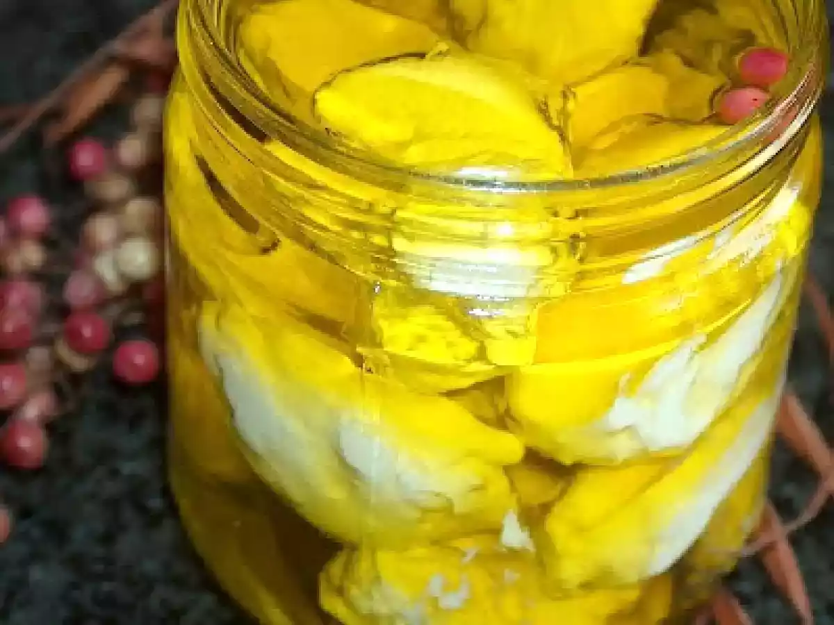 BOLINHAS DE QUEIJO CREME DE KÉFIR EM AZEITE E ALHO