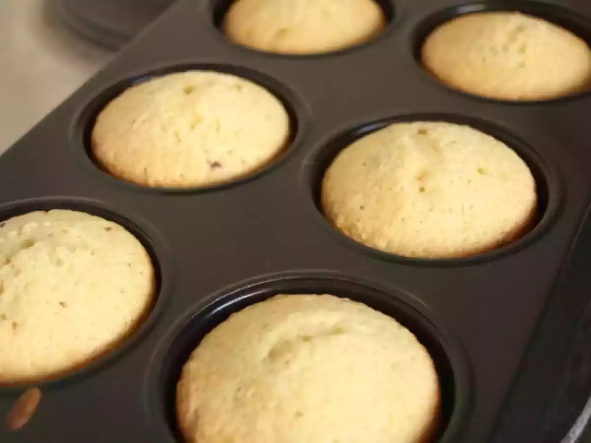 Bolinhos de avelã com cobertura de chocolate e gomas - foto 8